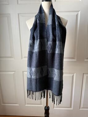 Perry Ellis Cashmere Feel Gray Diamond Pattern Scarf Fringe 66 x 12 Cozy Preppy